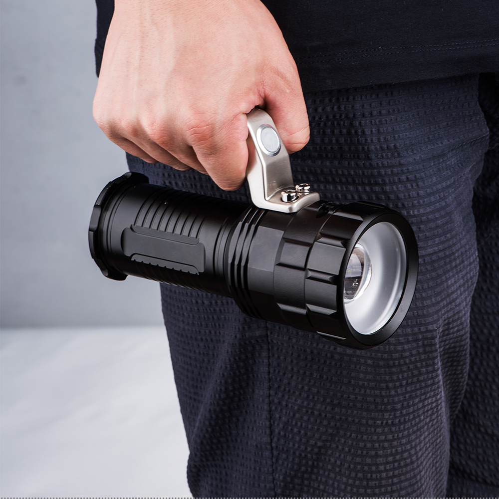 High Power High Light 1000Lumen Long Range Led Flashlight Charges Ultra Bright With Handle