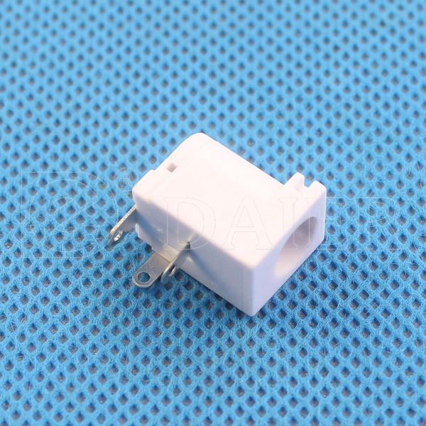 White Plastic Electrical 5.5mm x 2.1mm 3 Pin Audio Video DC Power DC Jack
