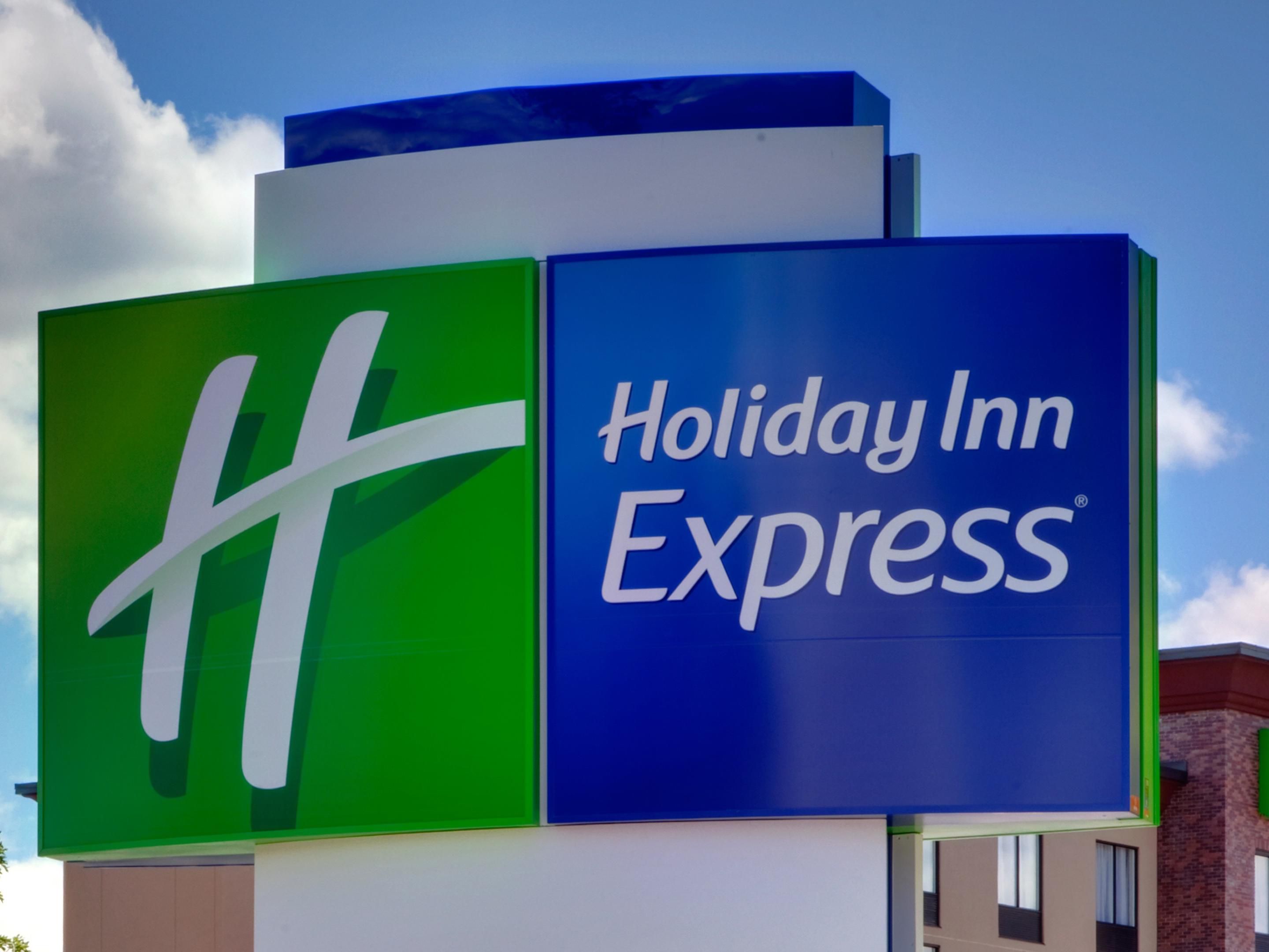 Indoor & Outdoor Illuminated Neon Advertising Sign Stainless Steel Channel Letter Hotel Pylon Sign