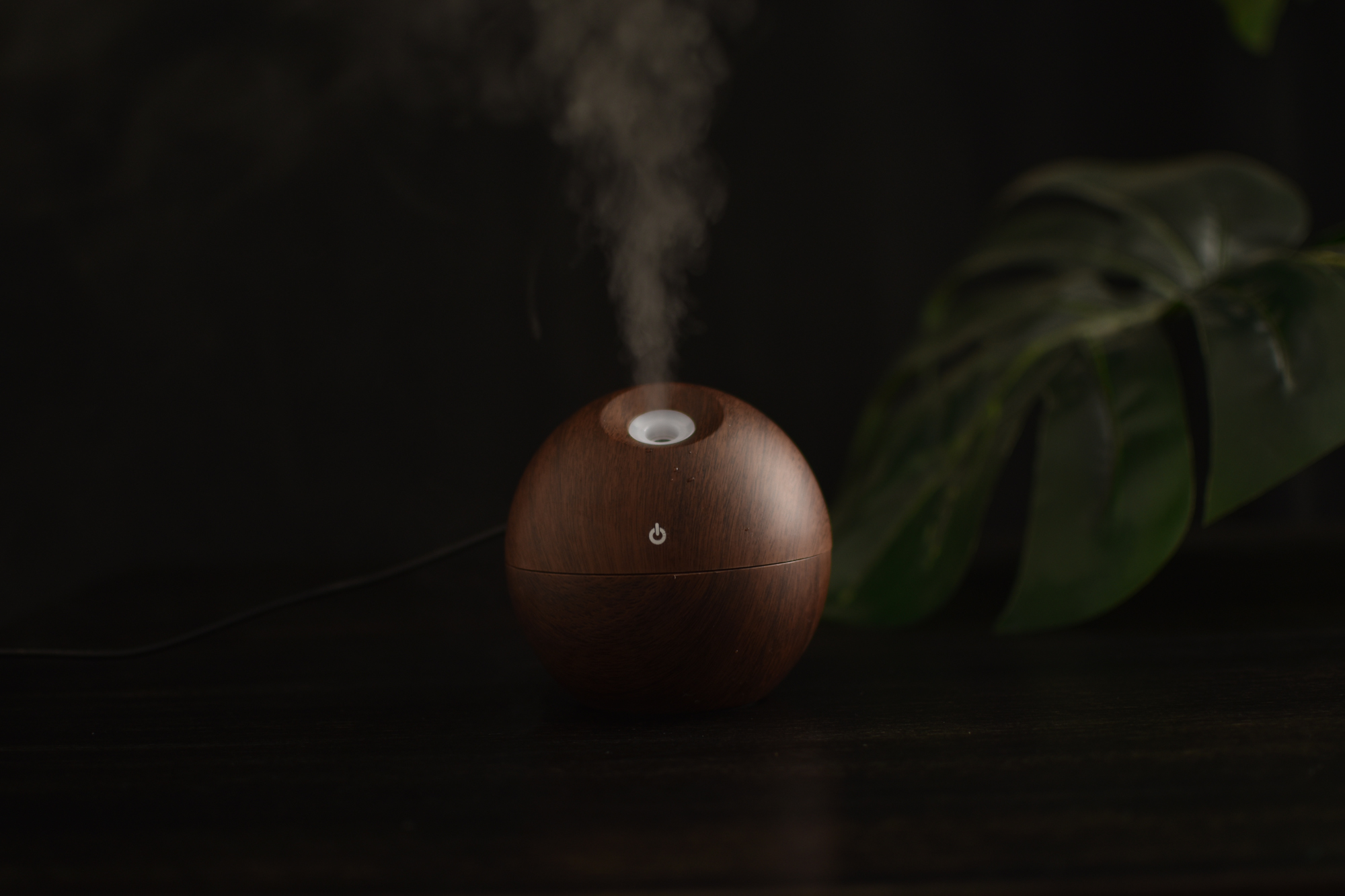 Wood Grain Portable USB Air Humidifier, 130ml Car Essential Oil Diffuser with 7-Color LED Light