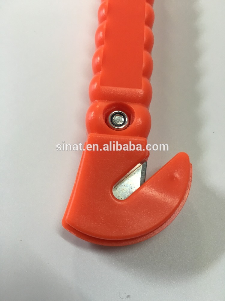 Invaluable accessory vehicle emergency hammer