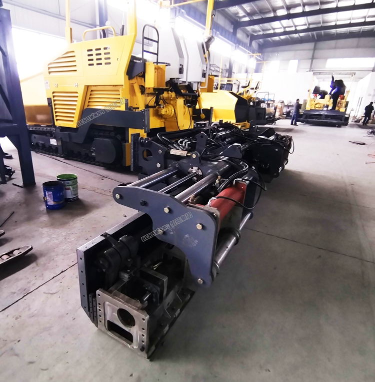 Chinese wheel type Series New Road Machinery Asphalt Finisher Concrete Paver For Sale