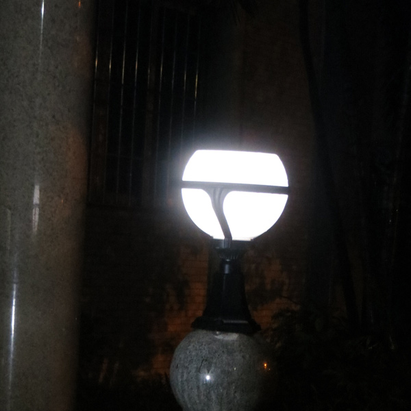 New product led solar powered gate post light solar round pillar light