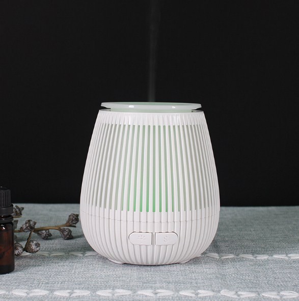 Baby room Essential Oil Diffuser, Aromatherapy  Ultrasonic Air Fresh USB 100ml Humidifier with Pat light on & off 7 color change