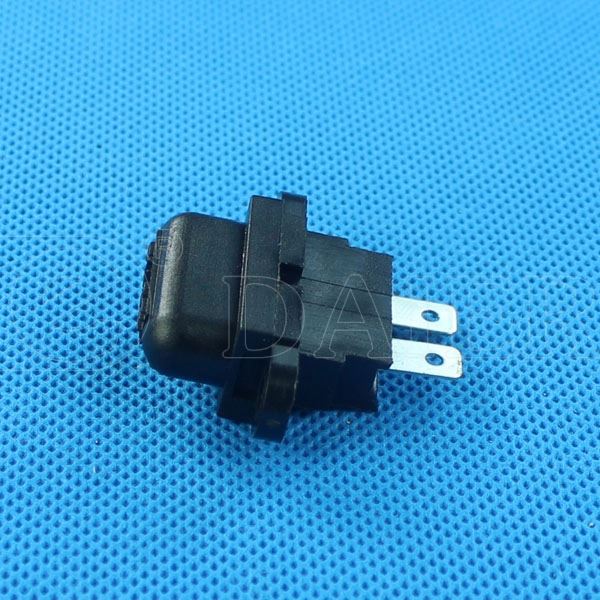 10A 32VDC 2 Pin ATC Blade Fuse Holder Automotive Fuse Box With Cover
