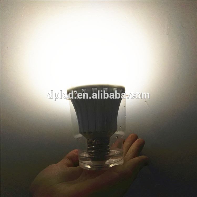 Magic led light bulb with rechargeable built-in battery 7w