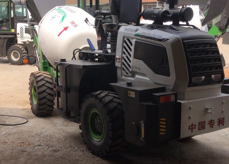 1.2m3 1.8cubic meter 2.4m3 Self Propelled Rotatable Concrete Mixer Truck