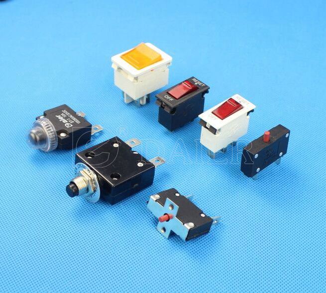 Electrical Straight Terminal Push Button Type Circuit Breaker 12V
