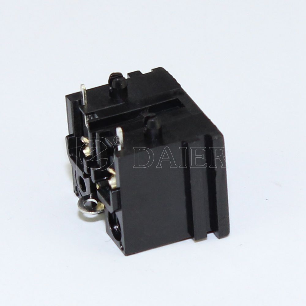 AC 250V 5A 3PINS IEC320 C6 Screw Mount Inlet Male Power Socket