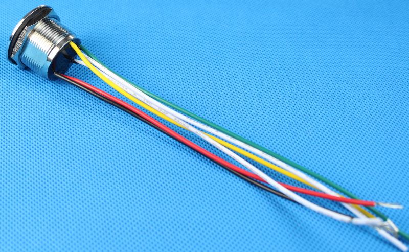 Miniature Round IP68 Push Button Switch With Wire