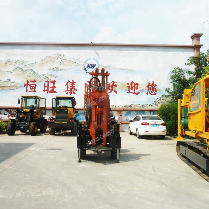 Mobile flexible tractor water well drilling rig