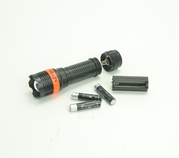 New Design Zoom Cheap Plastic Led Torch Light with 2 Types of Head