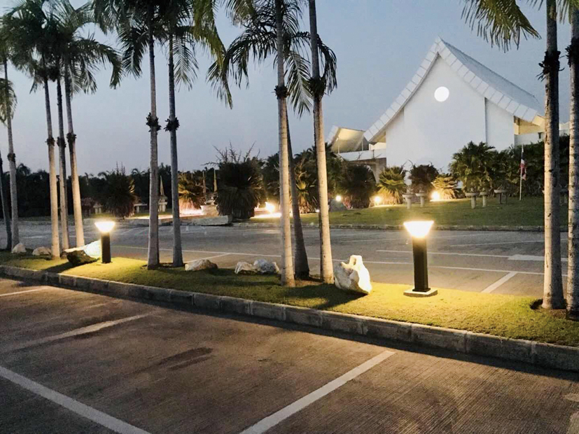 high quality multifunctional CE aluminum high lumen 15W waterproof pathway  led solar lawn Light Garden Light IP65