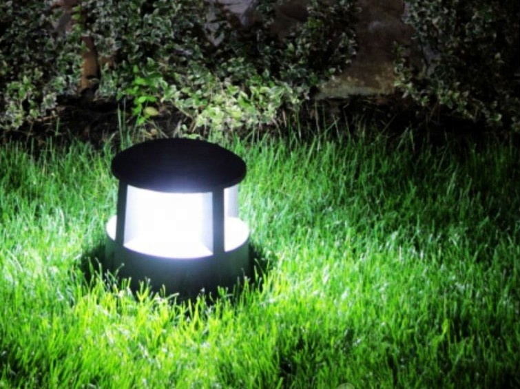 Zhongshan manufacturer solar powered led lawn light