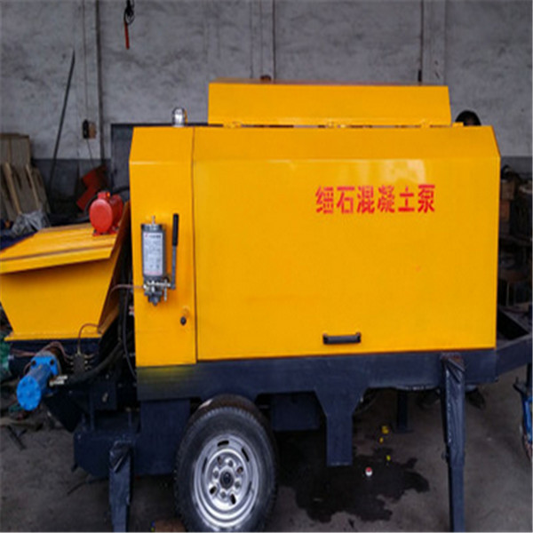 Small portable concrete pump for construction