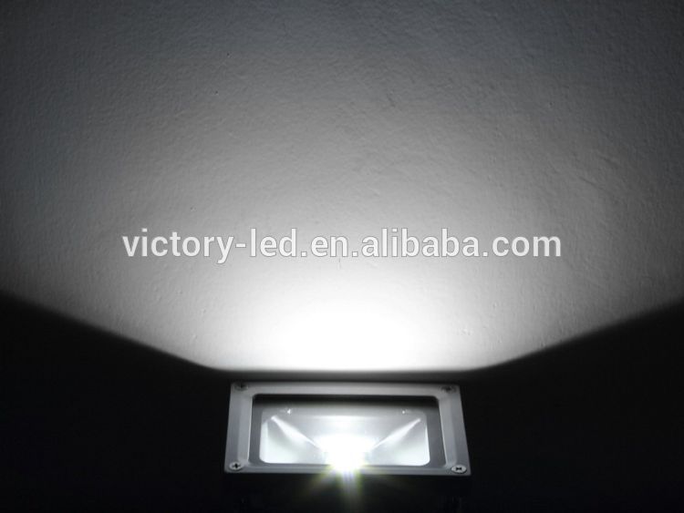 New Slim 10W 20W 30W 50W LED Flood Light Cool/Warm White Outdoor Spotlight