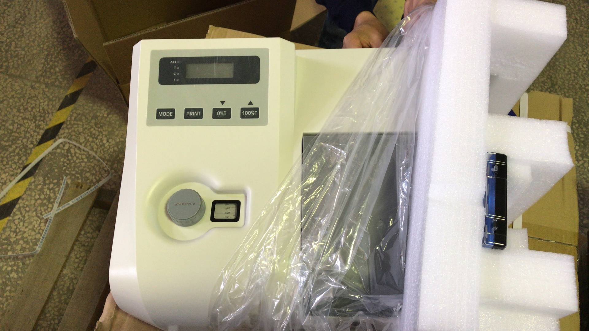 Supply 335-1000nm Portable VIS Spectrophotometer with Good Price 721(D)