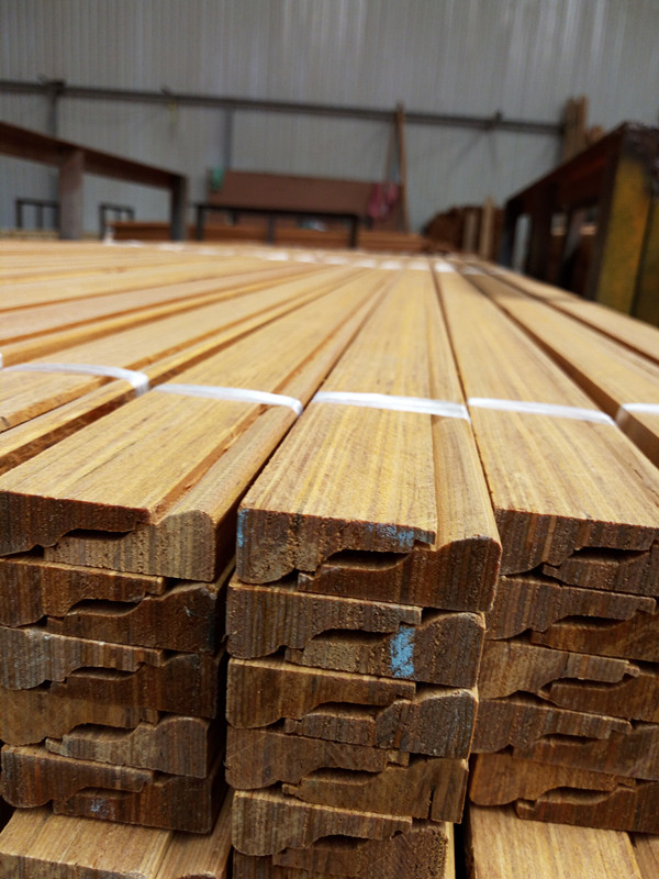 Factory price gesso primed radiate pine wood moulding