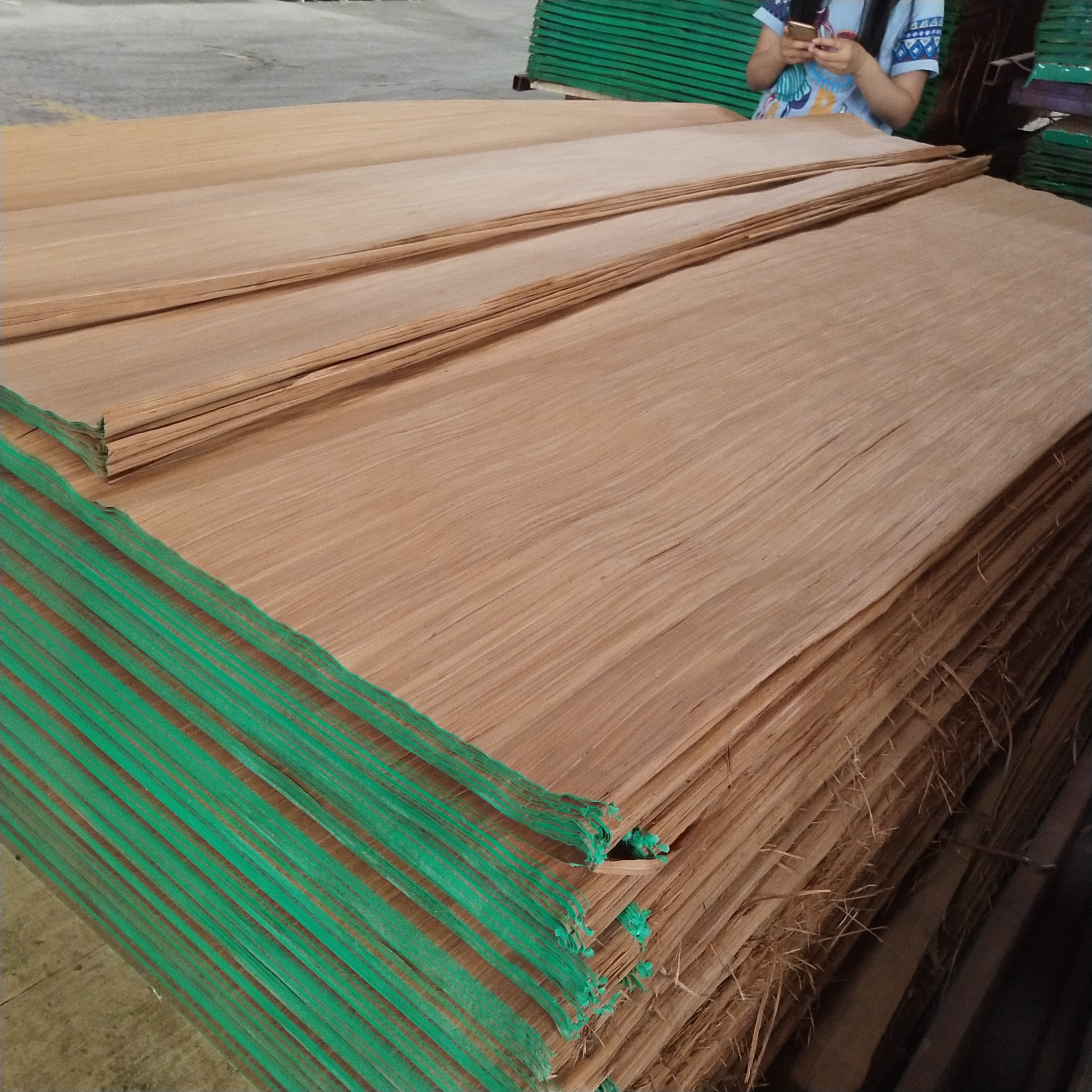 Engineered white wood veneer recon white face veneer for plywood  poplar white wood veneer