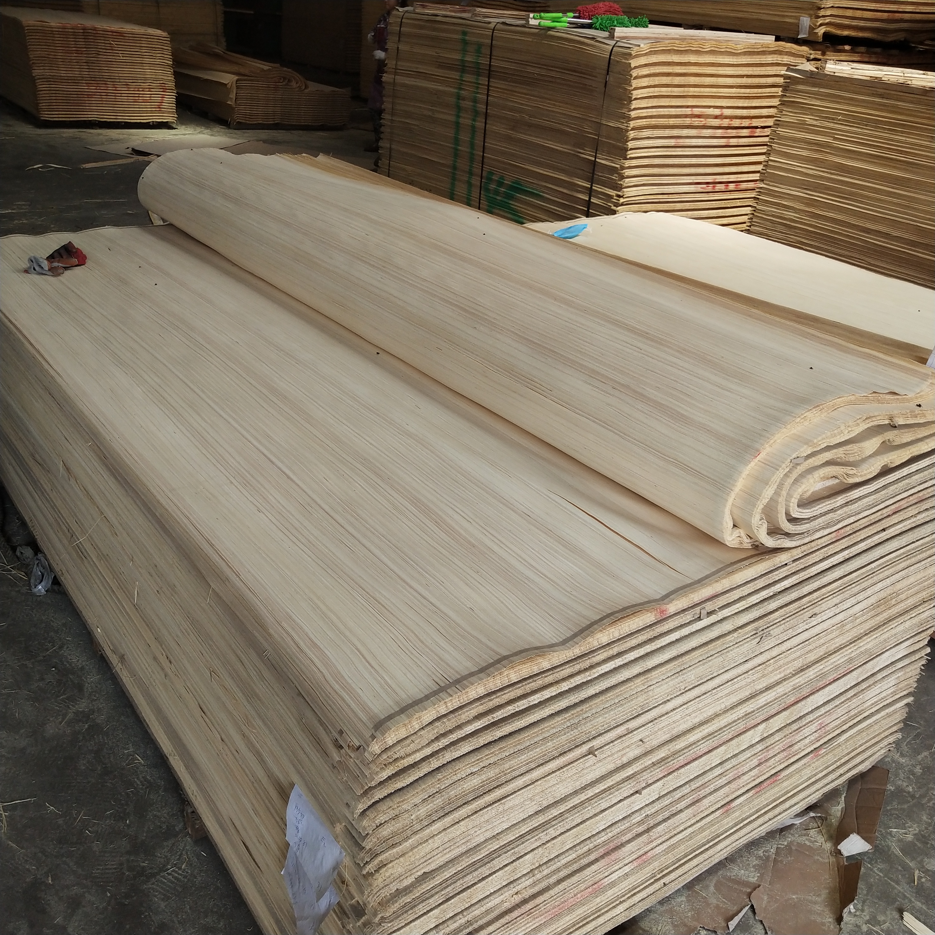 0.2mm  face veneer rotary cut wood veneer sheet white recon wood veneer