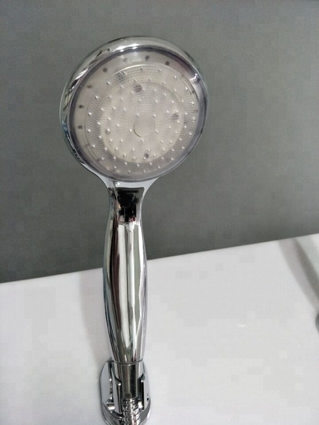 Bathroom temperature sensing control colorful lighting LED low flow shower head